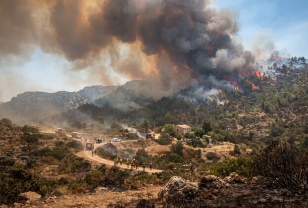 Incêndios florestais na Europa durante onda de calor em 2026