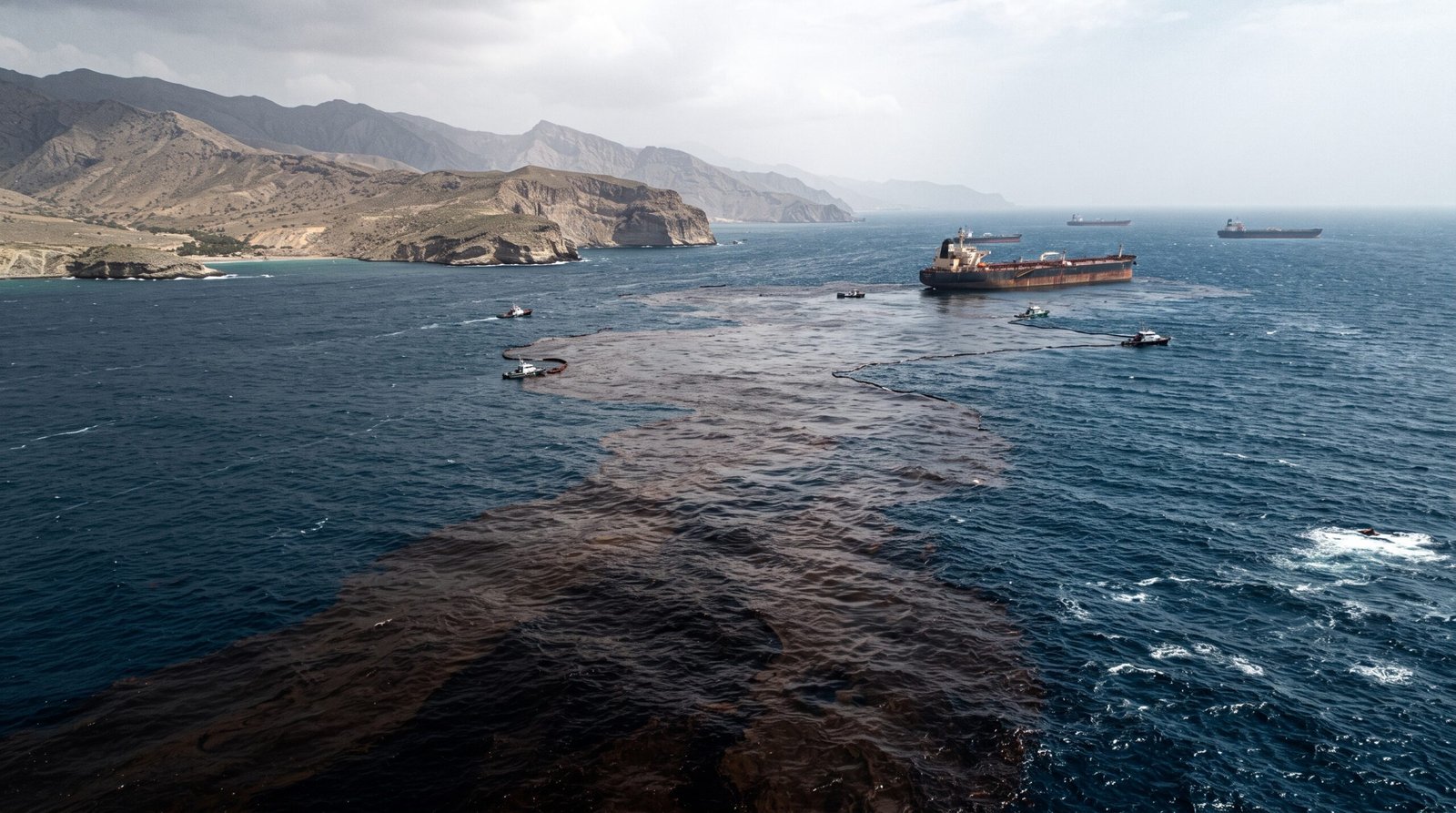 Grande vazamento de petróleo no Golfo de Omã em 2026