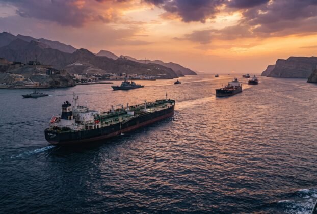 Estreito de Hormuz e navios petroleiros durante tensão internacional