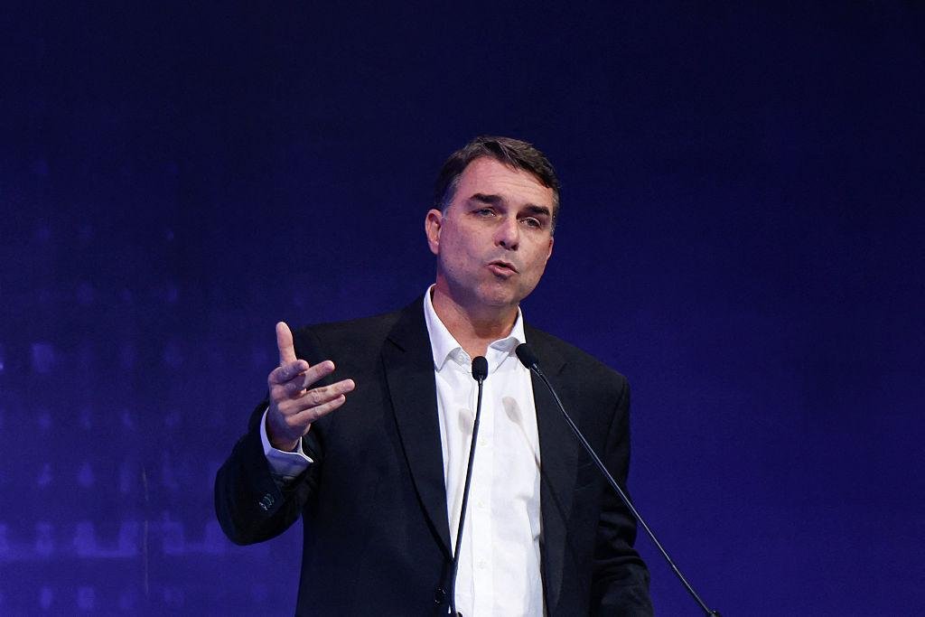 Flávio Bolsonaro durante campanha para as eleições de 2026