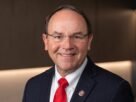 Deputado dos EUA Tom Tiffany após pouso de emergência no Lago Wausau