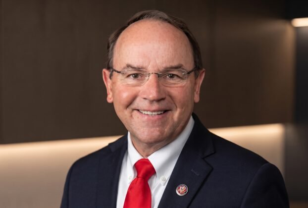 Deputado dos EUA Tom Tiffany após pouso de emergência no Lago Wausau