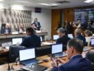 CCJ do Senado aprova PEC que prevê fim da escala 6x1